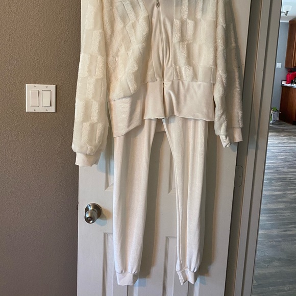 Two pieces velvet sets - Picture 2 of 8